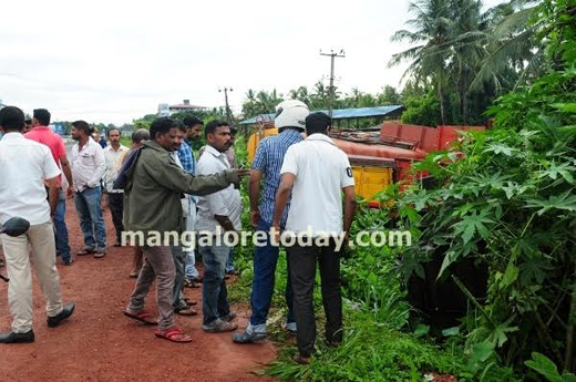 Youth loses life in accident at Jeppinamogaru.  